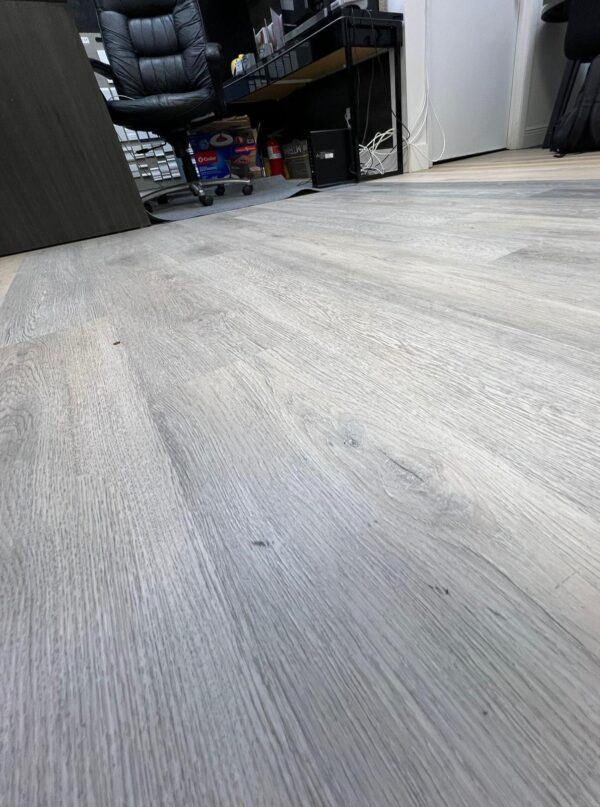 Waterproof Luxury Vinyl Quick48 Sara Oak 5.5mm